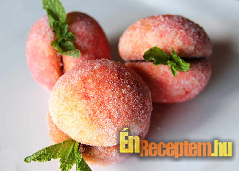 Utána tojásfehérjével kenjük le és kristálycukorba forgatjuk azon pillanatban.