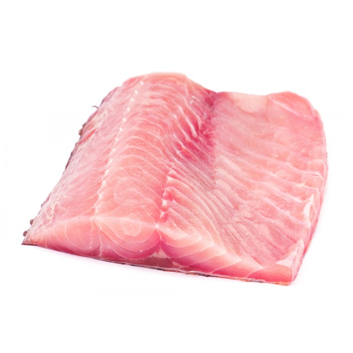 A megmosott, leszárított pontyfilét éles késsel kétujjnyi vastag szeletekre vágjuk, majd sózzuk, és szintén megmosott és leszárított gombát kisebb cikkekre daraboljuk.