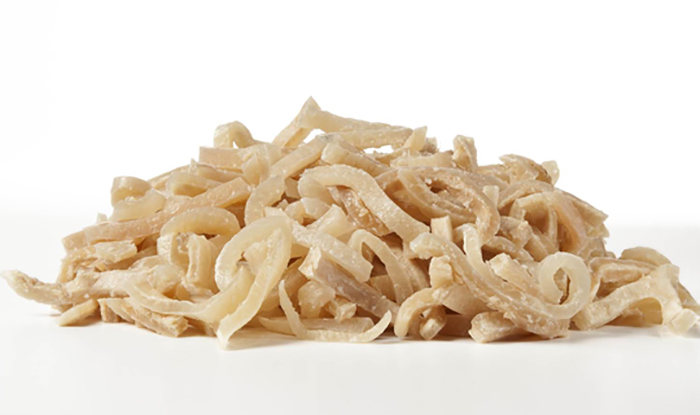 A pacalt több vízben jól kimossuk, utána bő vízben feltesszük főni pár szem borssal és 1 babérlevéllel.