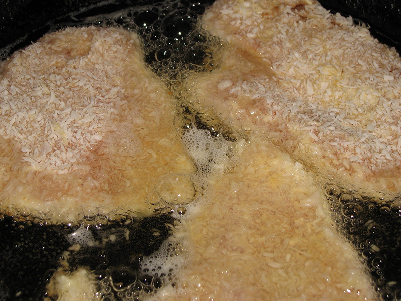 Kókuszolajban kisütjük. Bármilyen köret illik hozzá.