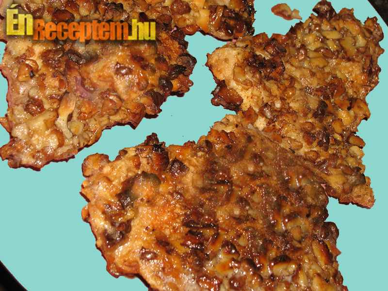 Ez a kép a diós húsról készült, de lehet mandulával, vagy mogyoróval is, a dión és a kókuszon kívül. természetesen akkor a magvakat durvára kell törni.