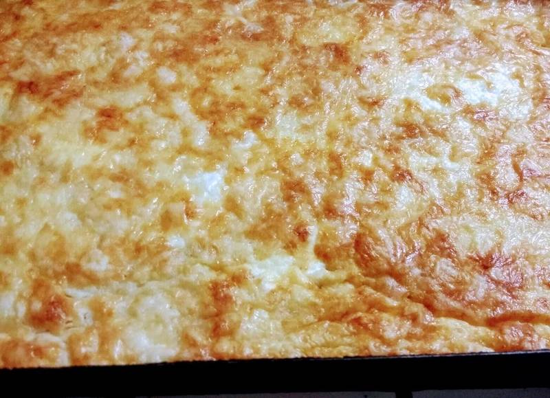 Forró (kb 180-200 fokos) sütőben addig sütjük amíg a teteje megpirul. Kb. 30-40 perc.