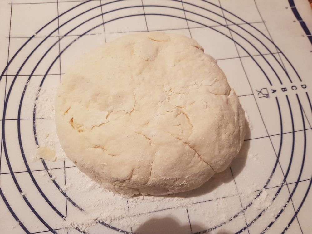 A hozzávalókat összegyúrjuk.