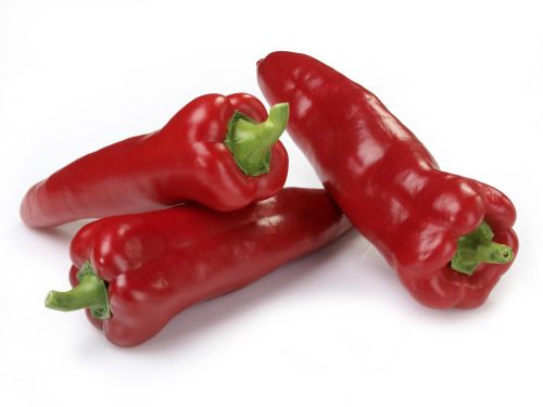 Friss kenyérrel vagy pirítóssal, paradicsommal és újhagymával tálaljuk.